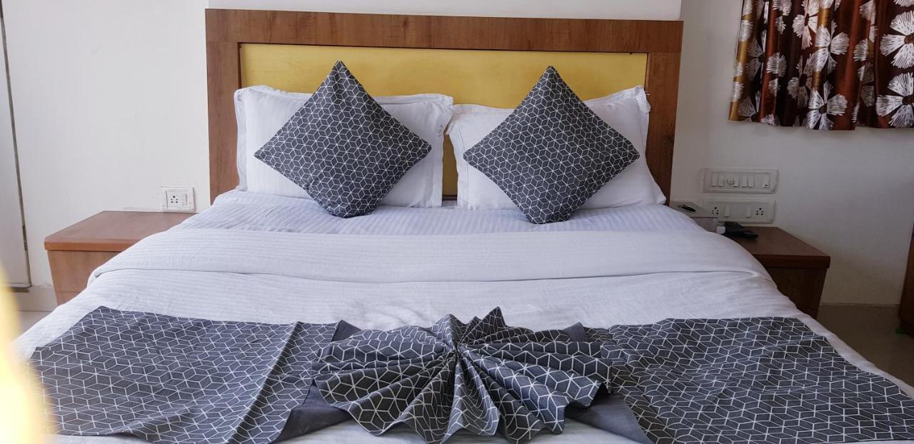 Sixth Sense Hospitality Service In Bandra Bkc *